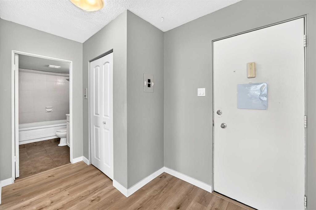 Picture for 401, 316 1 Avenue NE