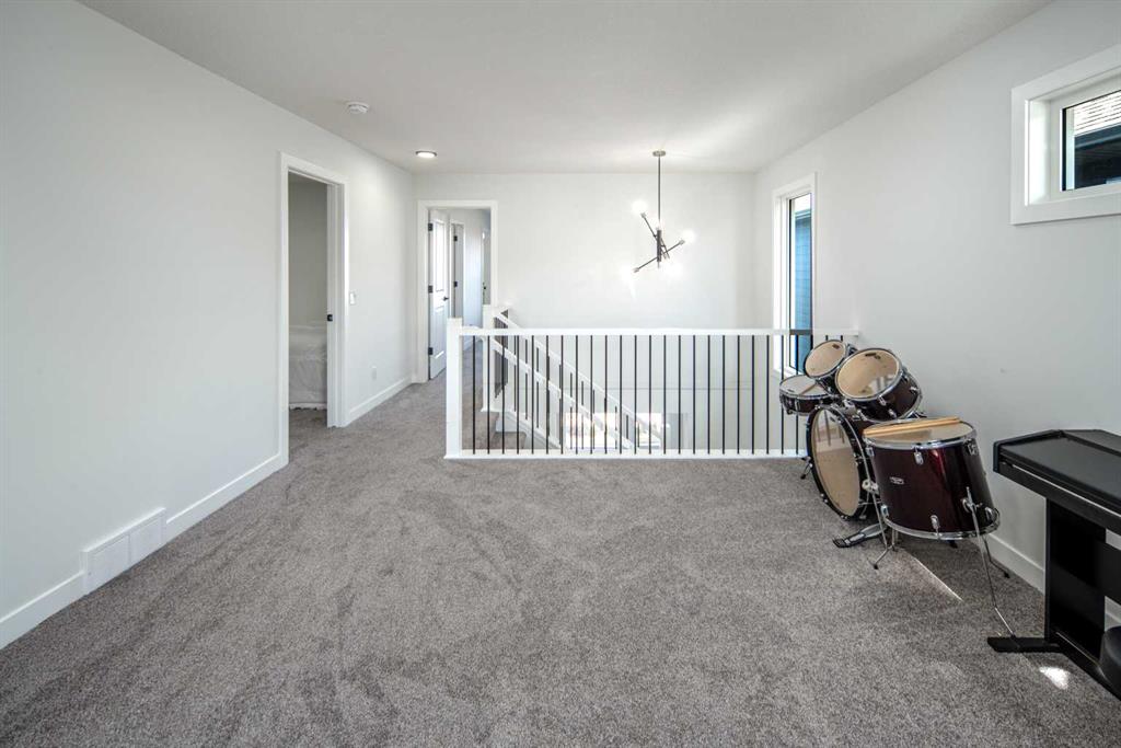 Picture for 834 Alpine Drive SW https://www.cirrealty.ca/reb/creb/61/A2266361_24.jpg