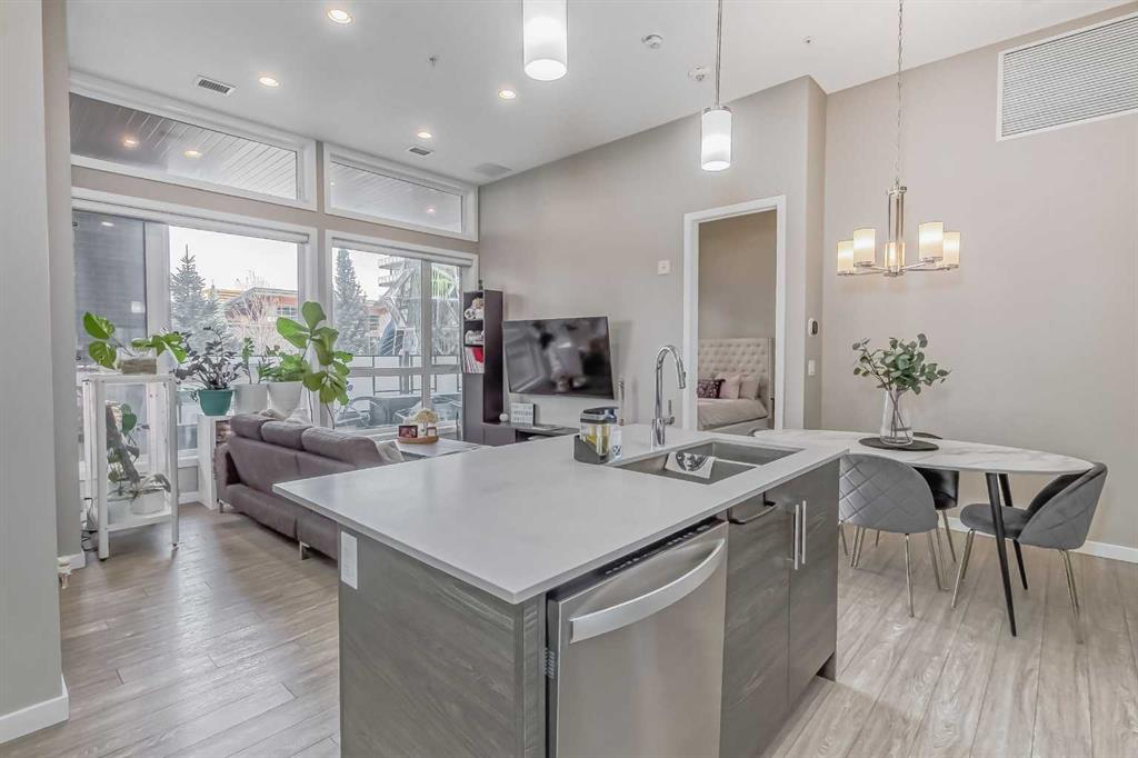 Picture for 124, 122 Mahogany Centre SE