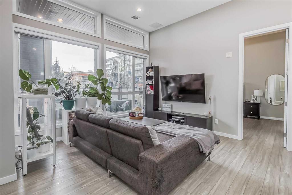 Picture for 124, 122 Mahogany Centre SE