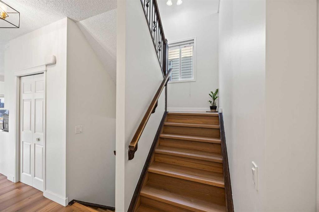 Picture for 366 Bridleridge View SW