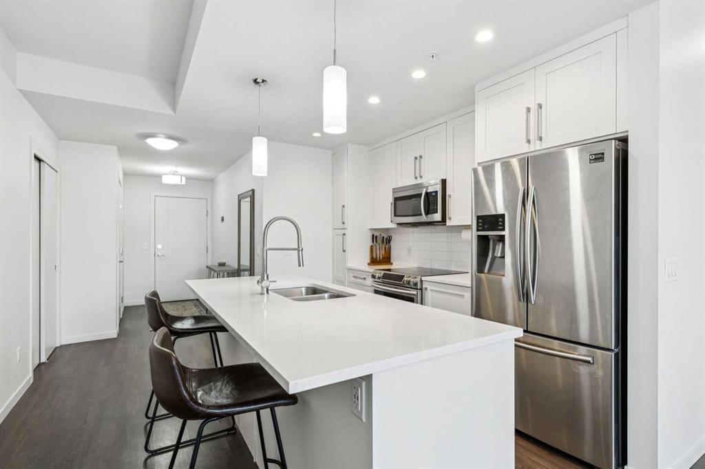 Picture for 312, 317 22 Avenue SW