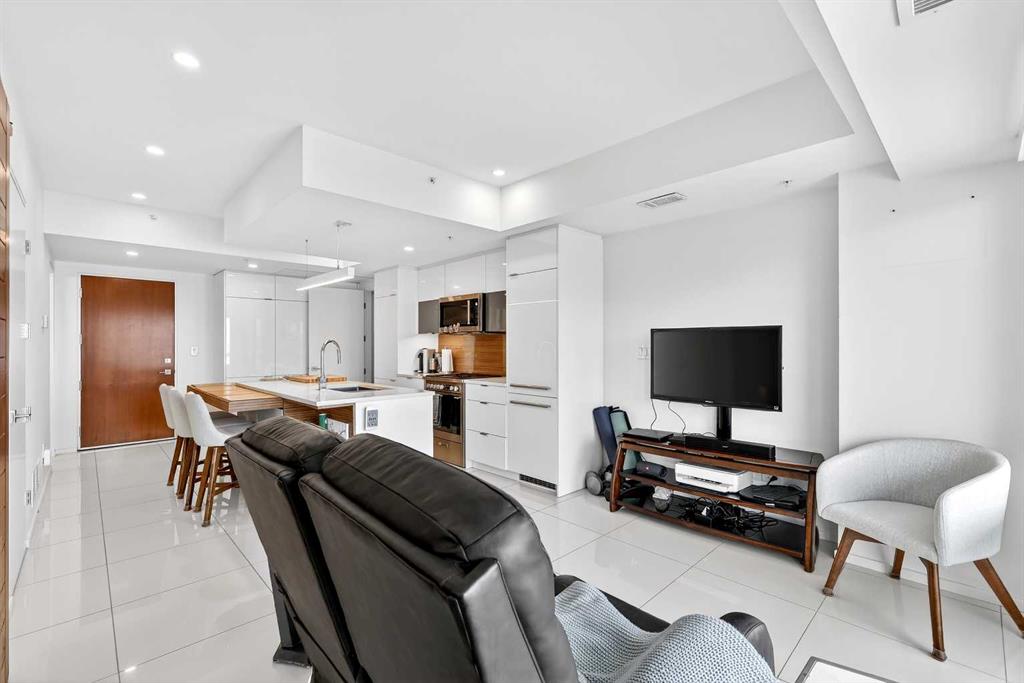 Picture for 607, 1020 9 Avenue SE