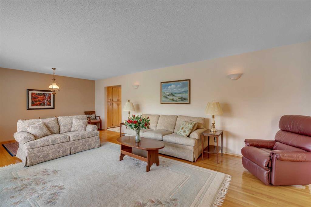 Picture for 10823 Maplecreek Drive SE
