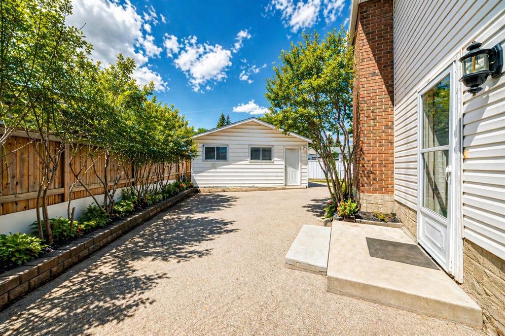 Picture for 204 Whiteview Close NE