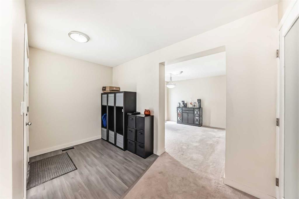 Picture for 119 Woodglen Grove SW