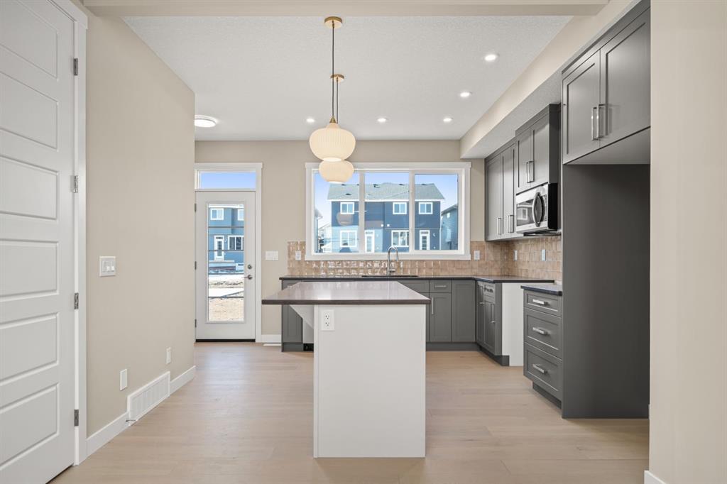Picture for 652 Sora Boulevard SE