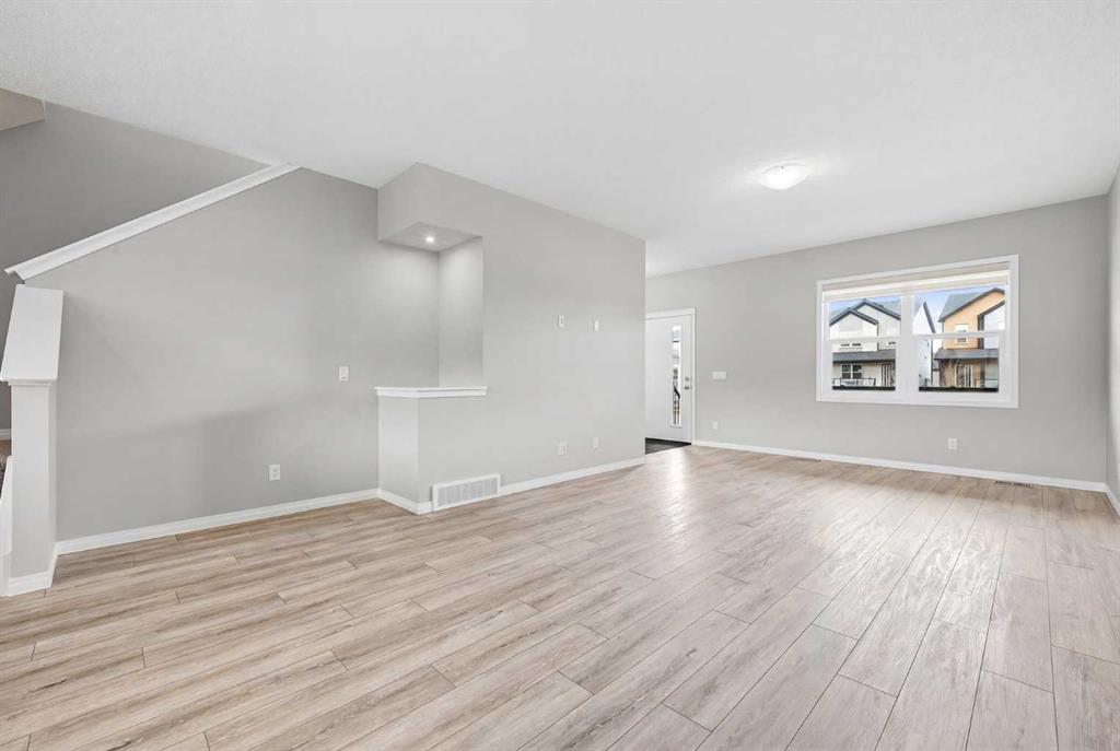 Picture for 831 Wolf Willow Boulevard SE
