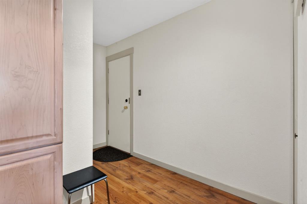 Picture for 202, 809 4 Street NE