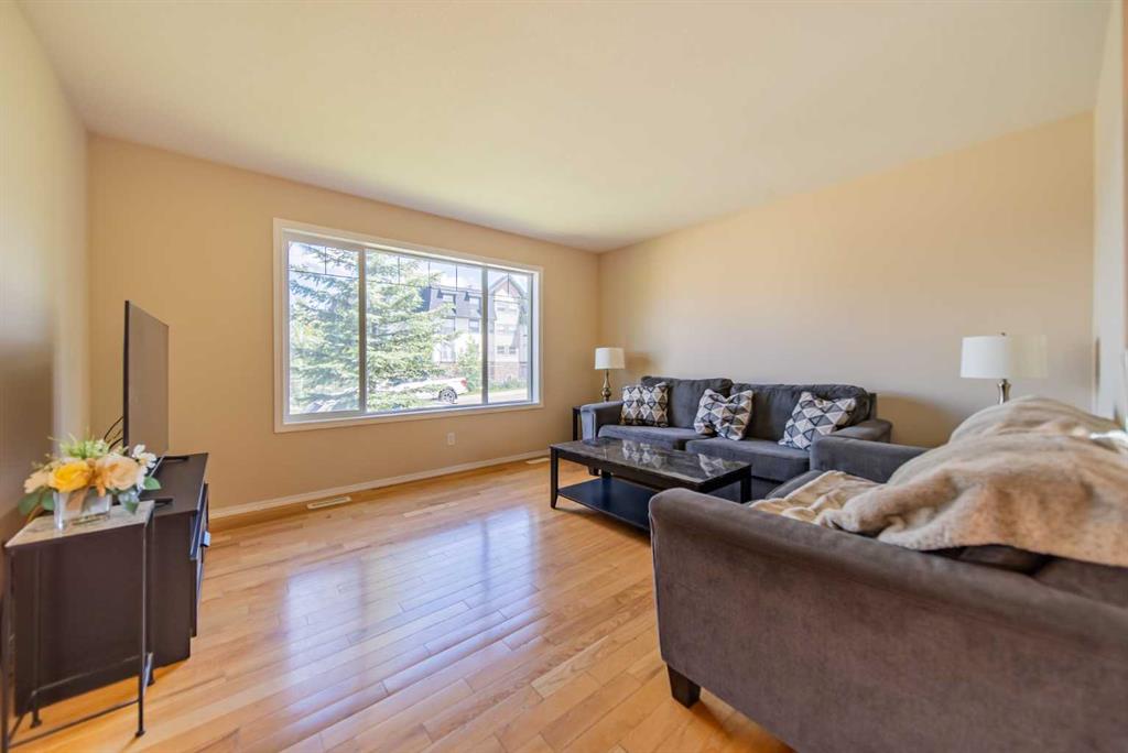 Picture for 131 Everglen Rise SW