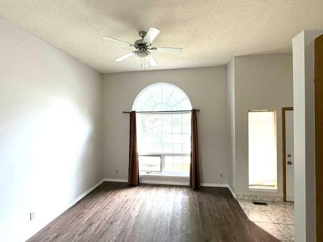 Picture for 6934 Laguna Way NE