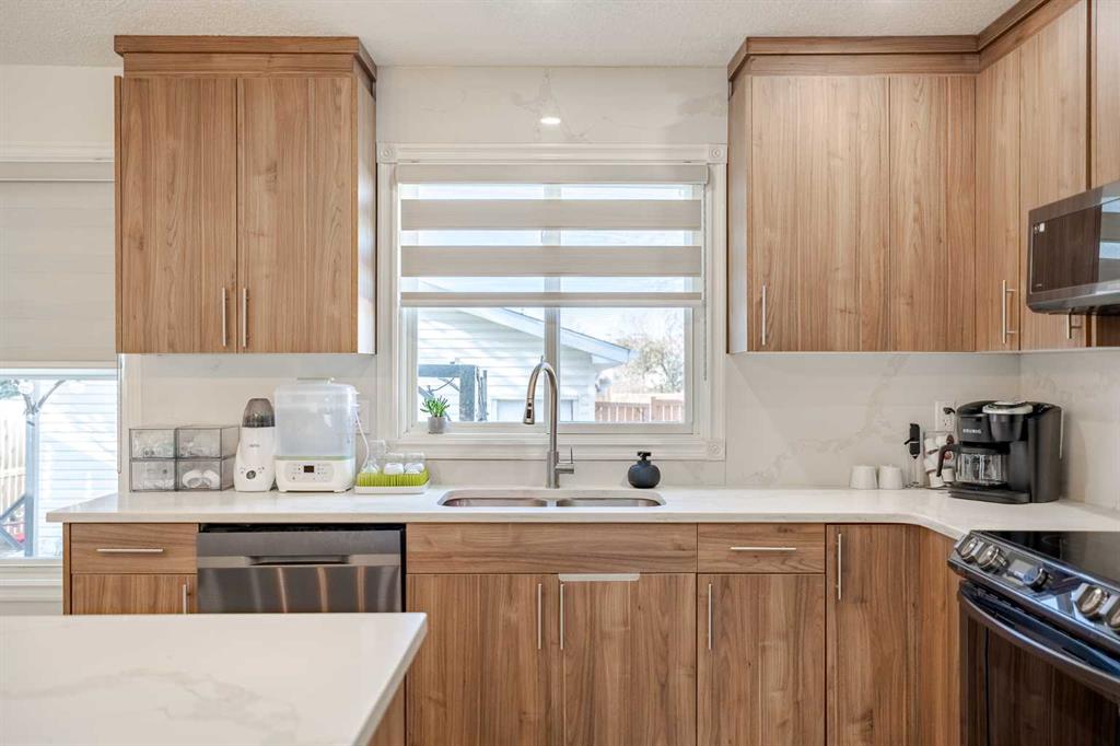 Picture for 2719 60 Street NE https://www.cirrealty.ca/reb/creb/62/A2266662_12.jpg