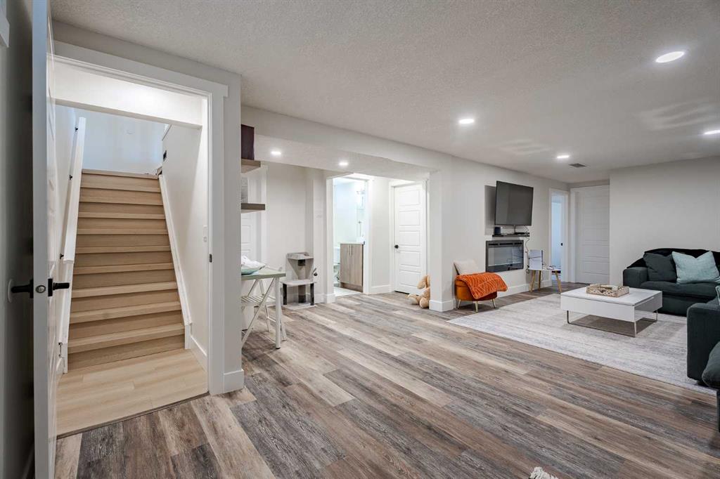 Picture for 2719 60 Street NE https://www.cirrealty.ca/reb/creb/62/A2266662_25.jpg