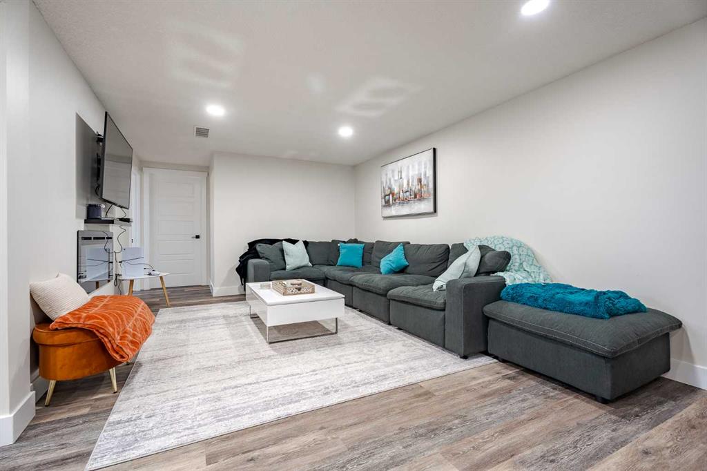 Picture for 2719 60 Street NE https://www.cirrealty.ca/reb/creb/62/A2266662_28.jpg