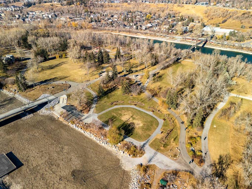 Picture for 301, 128 2 Street SW