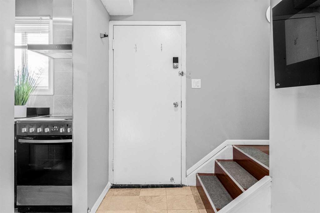 Picture for 8, 3726 Centre Street NE