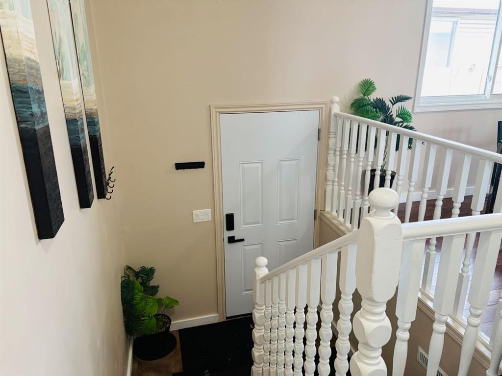 Picture for 3, 1412 43 Street SE