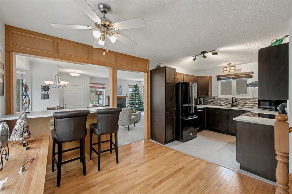 Picture for 34 Woodglen Crescent SW