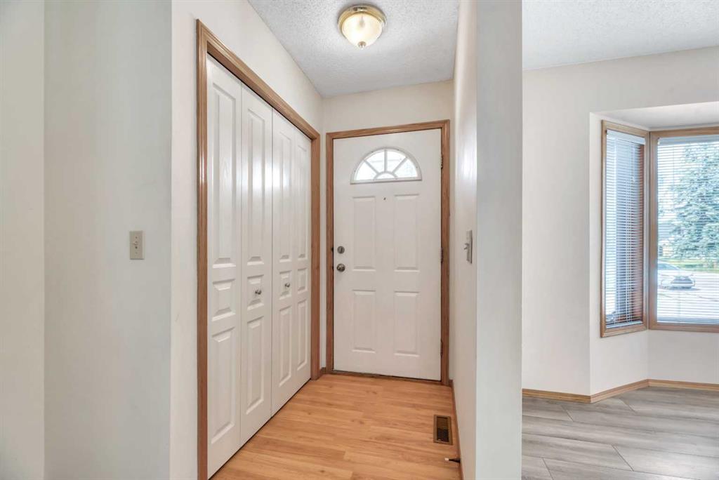 Picture for 103 Riverglen Park SE