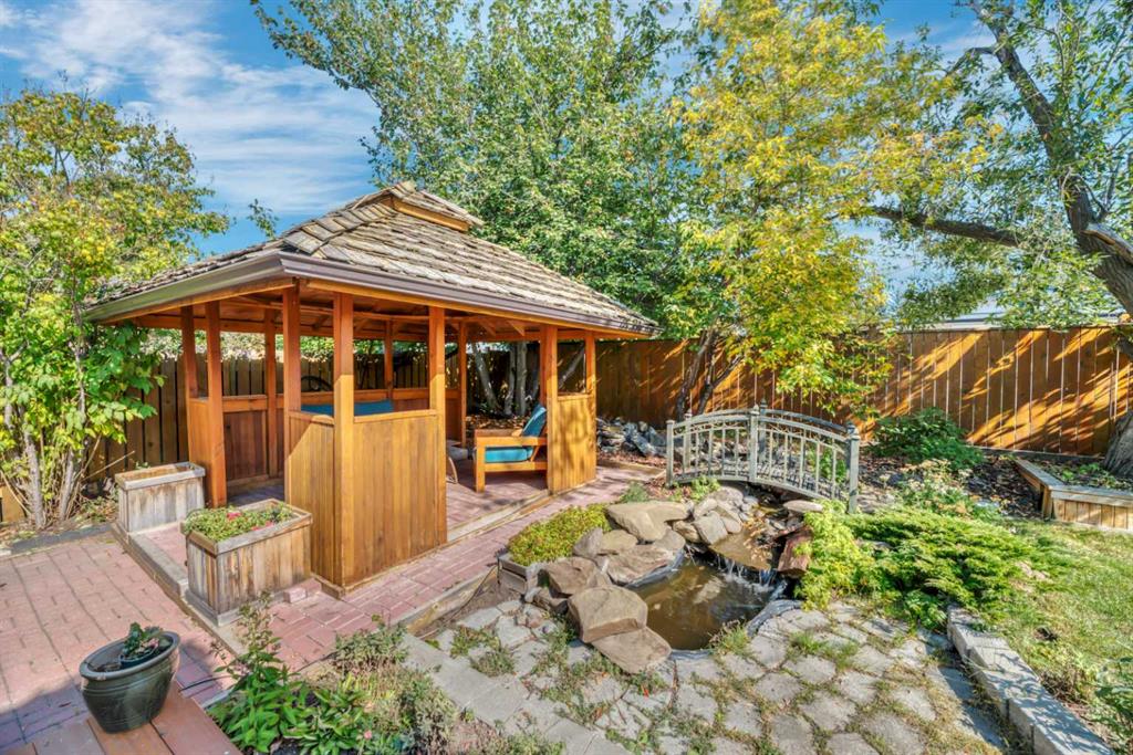 Picture for 233 Thornbriar Green 