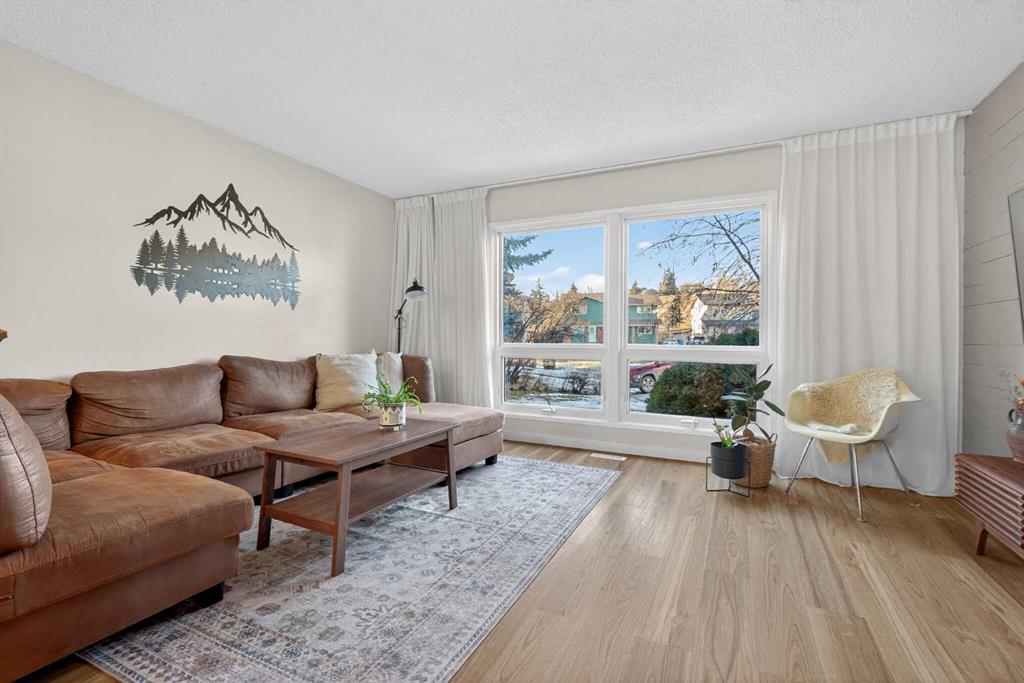 Picture for 10 Deer Lane Bay SE