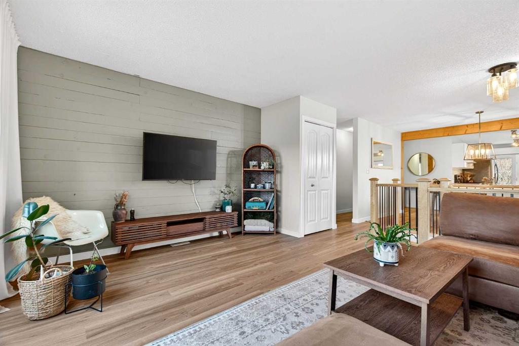 Picture for 10 Deer Lane Bay SE