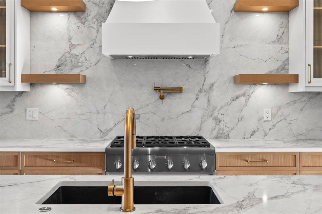 Picture for 907 36 Street NW