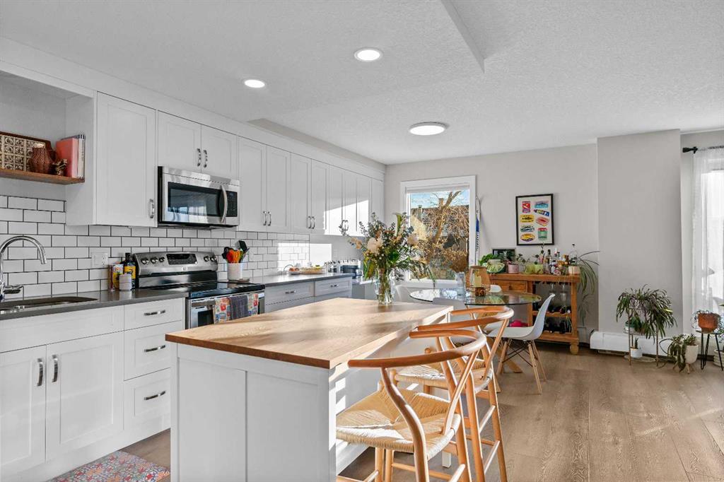 Picture for 201, 1208 14 Avenue SW