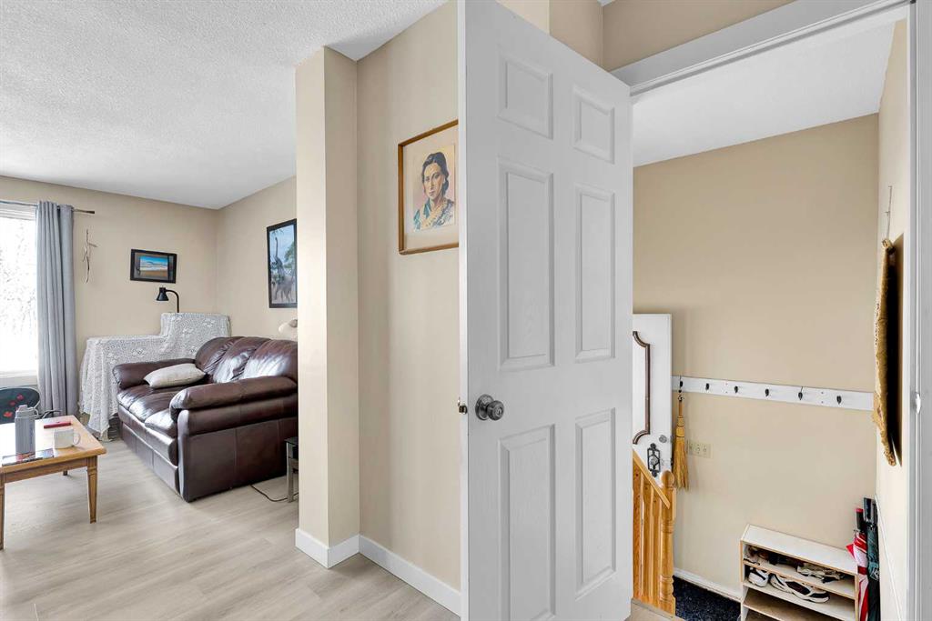 Picture for 116 Huntwick Way NE