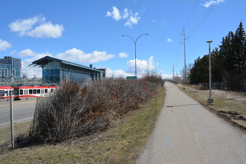 Picture for 13, 803 Varsity Estates Drive NW