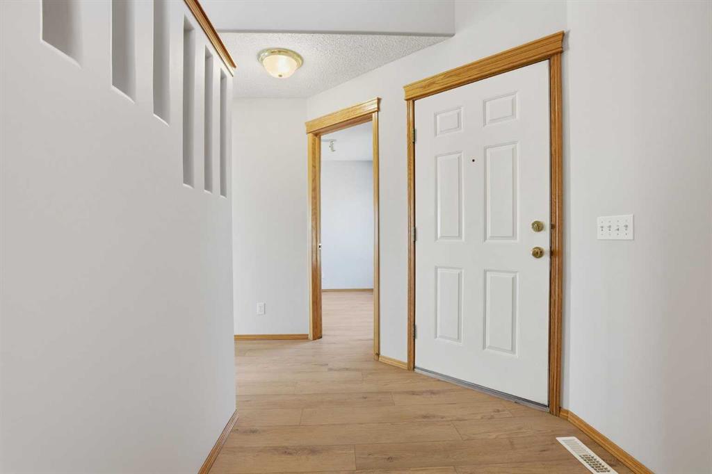Picture for 93 Somerglen Park SW