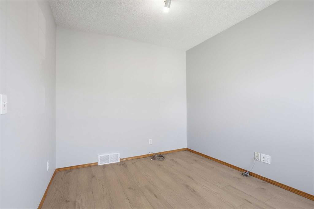 Picture for 93 Somerglen Park SW