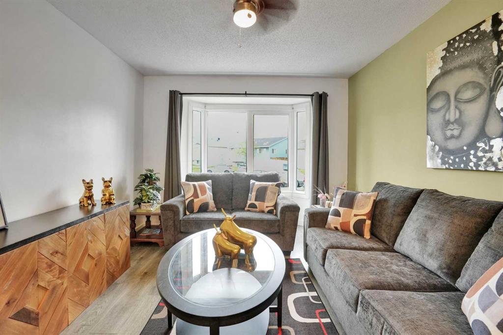 Picture for 32 Taraglen Place NE