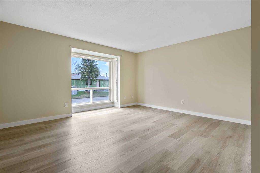 Picture for 27 Aberdare Crescent NE