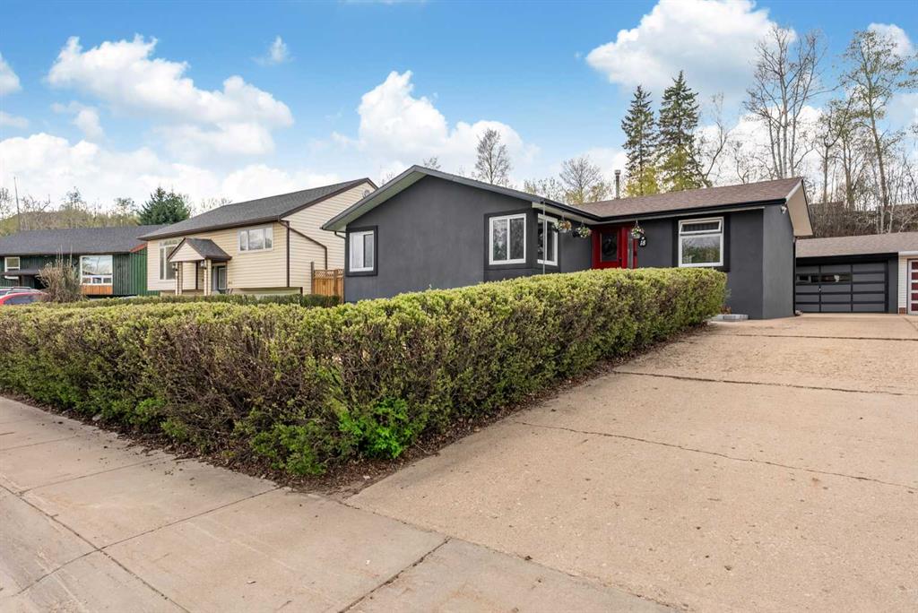 Picture for 18 Moberly Crescent 