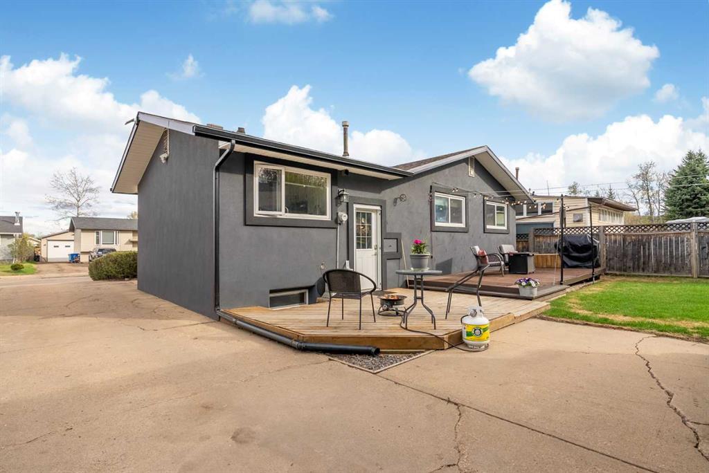 Picture for 18 Moberly Crescent 