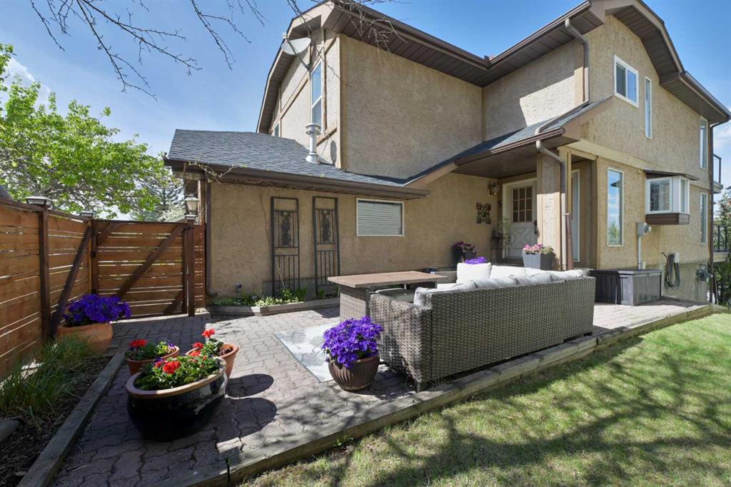 Picture for 44 Coach Manor Rise SW