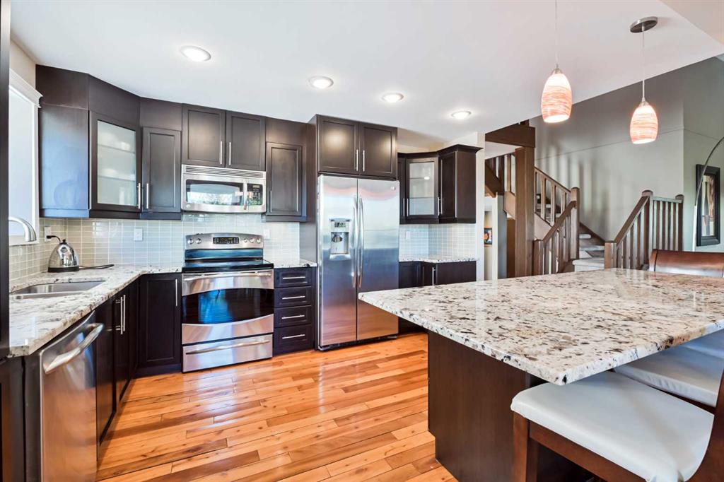 Picture for 44 Coach Manor Rise SW