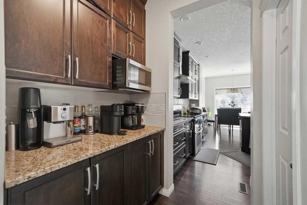 Picture for 19 Hillcrest Link SW