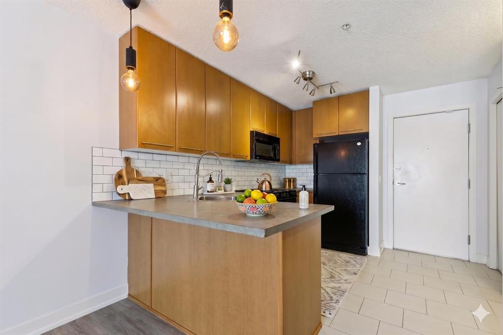 Picture for 205, 35 Richard Court SW