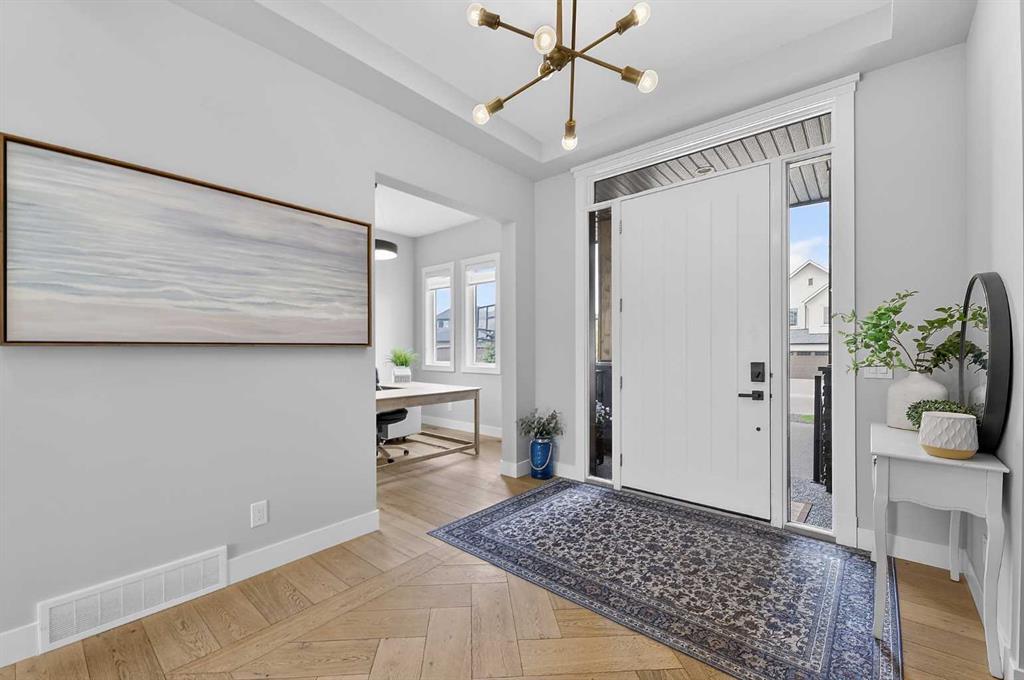 Picture for 125 Cranbrook Heights SE