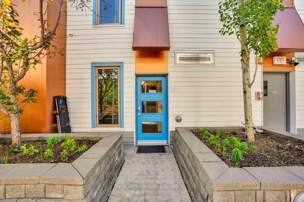 Picture for 201, 116 7A Street NE
