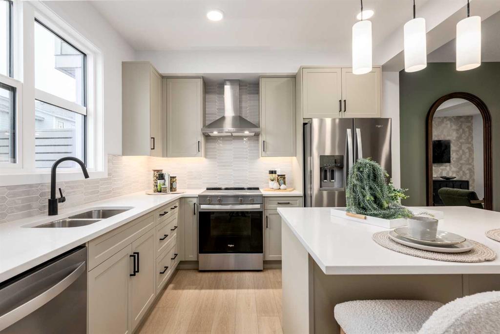 Picture for 306, 437 Alpine Avenue SW