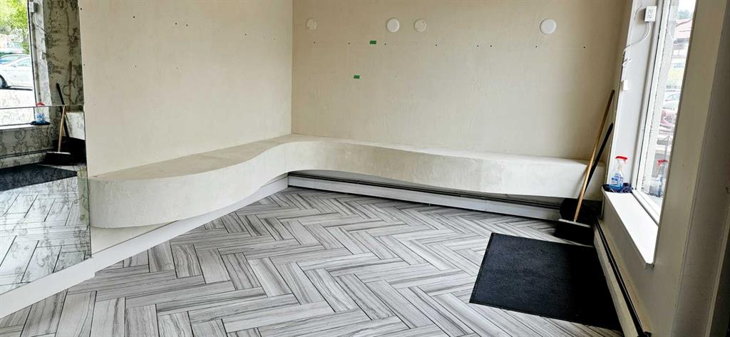 Picture for 1, 7 Parkdale Crescent NW