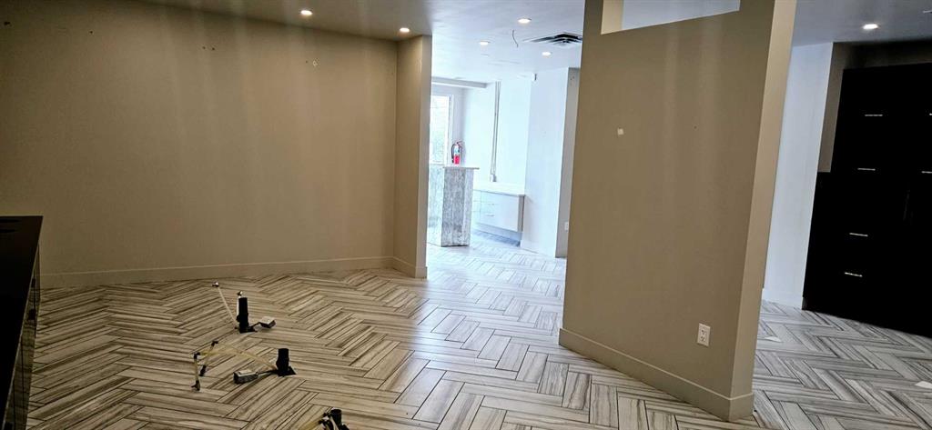 Picture for 1, 7 Parkdale Crescent NW