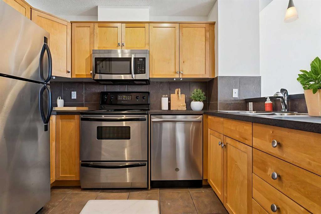 Picture for 15, 117 Rockyledge View NW