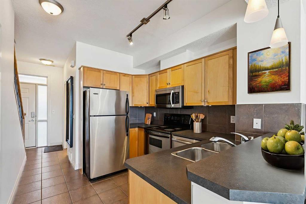 Picture for 15, 117 Rockyledge View NW