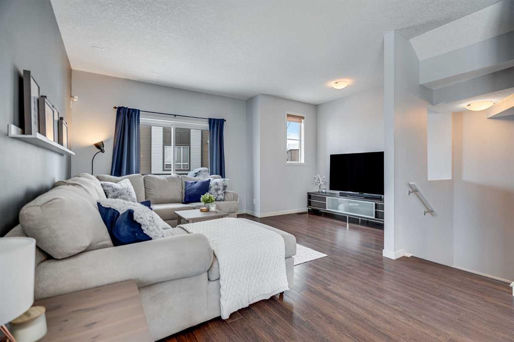 Picture for 335 Copperpond Row SE