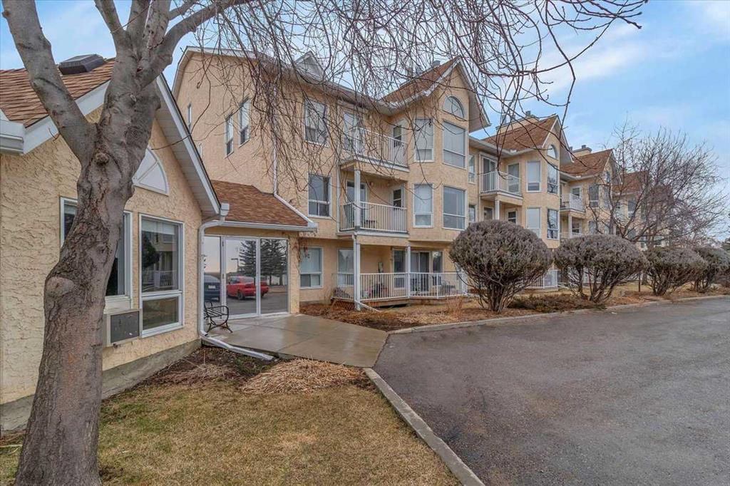 Picture for 208, 102 Centre Street 