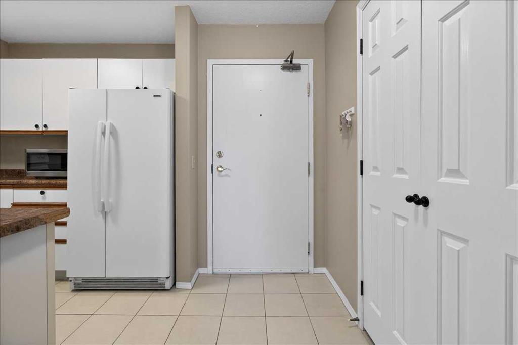 Picture for 208, 102 Centre Street 